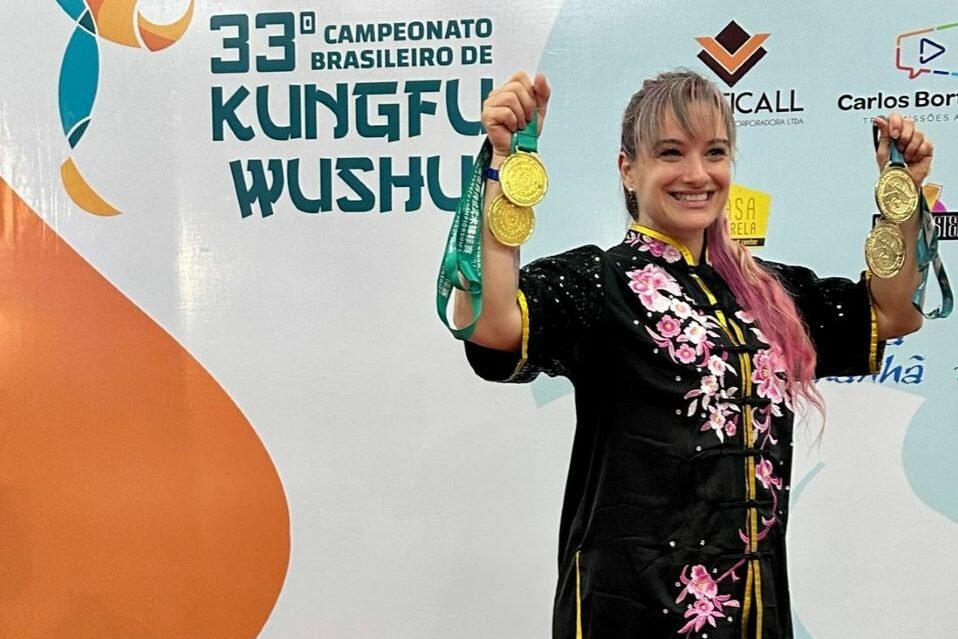 Paula Amidani postura Wushu